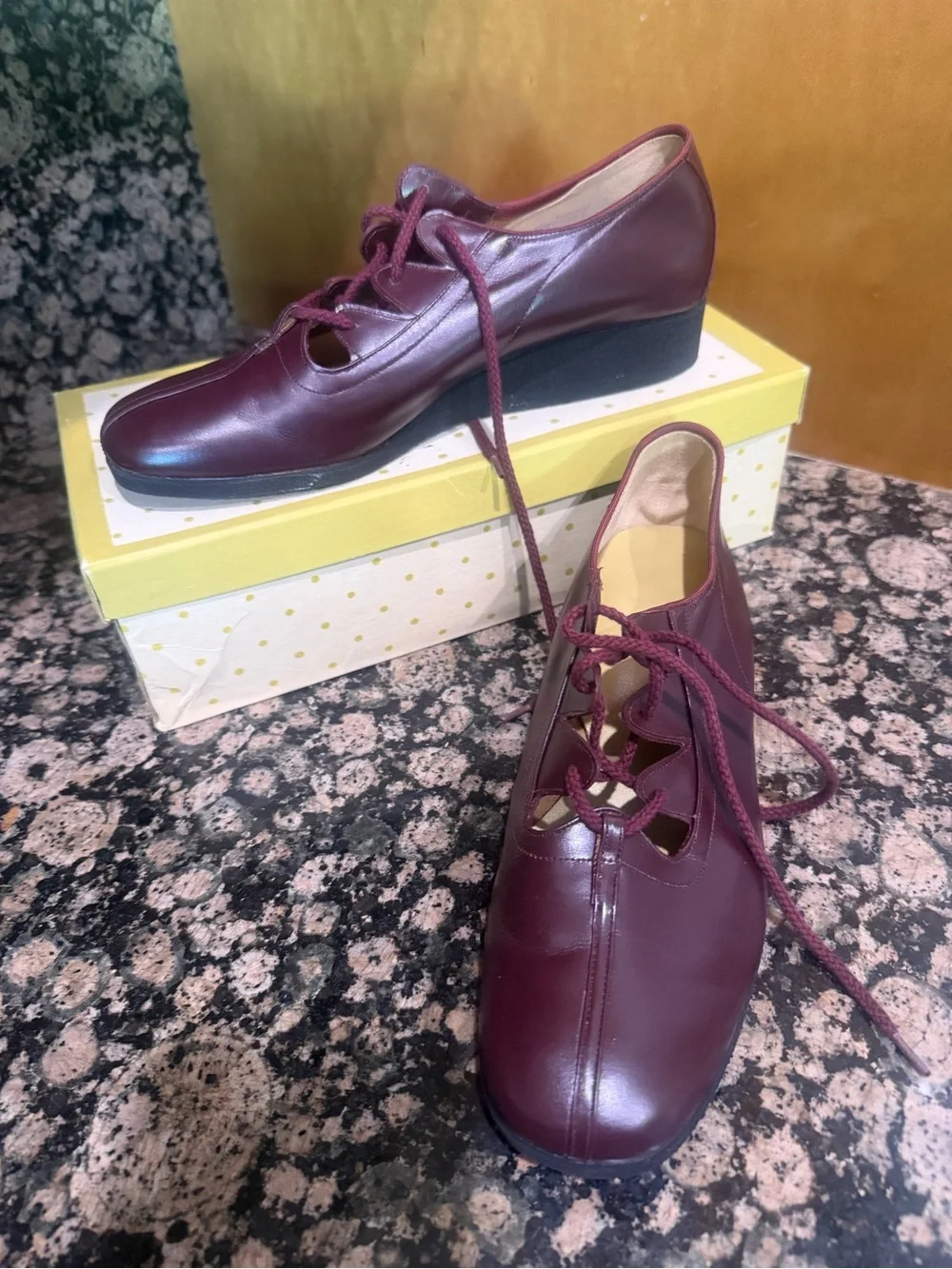 NIB Tree-Mark by Drew Women's Lace-Up Vintage Style Ankle Booties in Wine